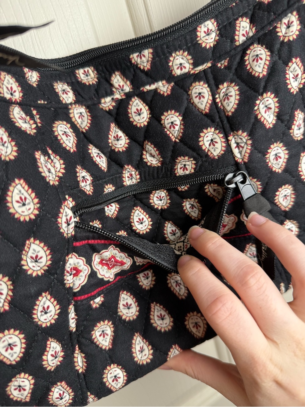 Vera Bradley Classic Black Hobo Purse NWOT Shoulder Bag 11x8x4.5 - Picture 3 of 9